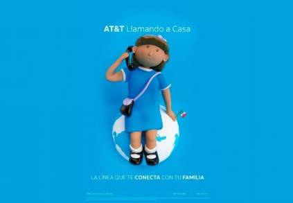 Garantizan INM y AT&T México comunicación gratuita a migrantes extranjeros con sus familiares 