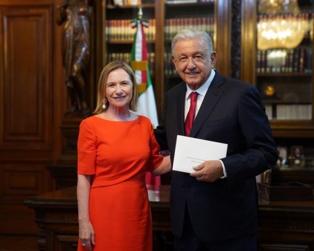 AMLO recibe cartas credenciales de 14 embajadoras y embajadores 