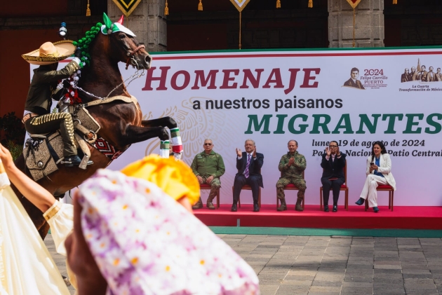 Gobierno de México homenajea en Palacio Nacional a migrantes mexicanos; AMLO destaca contribución de contribución de remesas