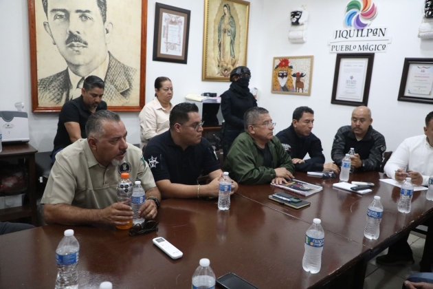 Acuerdan mantener libres las vías de comunicación en Jiquilpan 