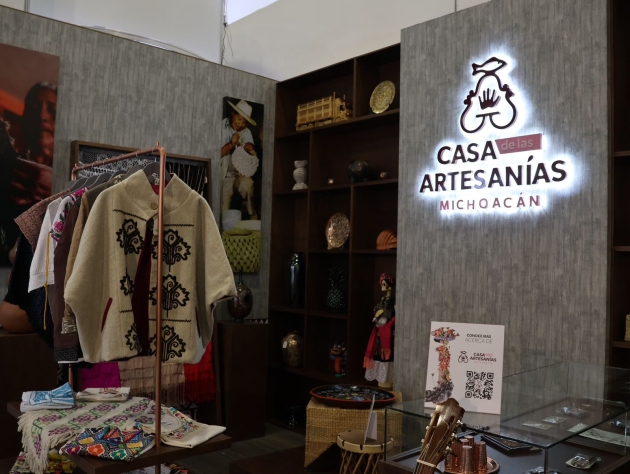 Presumen artesanías michoacanas en Feria Internacional de Franquicias   