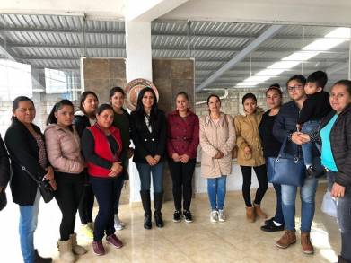 Araceli Saucedo entrega tinacos, becas y recursos para rehabilitación de área de usos múltiples en Jardín de Niños en Santa Clara del Cobre