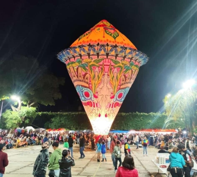 Tiríndaro celebró a lo grande su primer Festival de Globos de Cantoya 