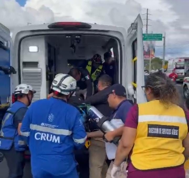 Gobierno de Michoacán atiende a lesionados en accidente de carretera Morelia-México   