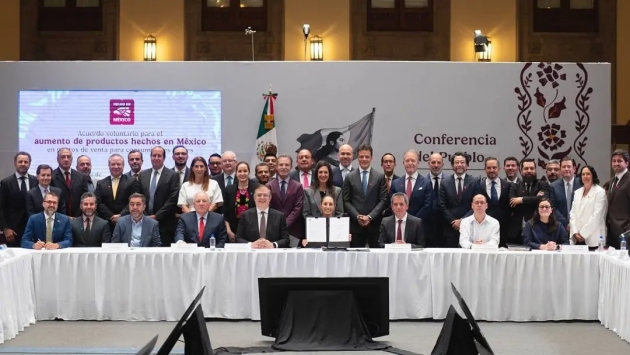Sheinbaum Pardo firma acuerdo con 22 grupos empresariales para aumentar los productos Hechos en México 
