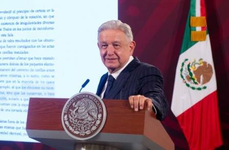 Países atenderán tráfico de drogas y control de armas a partir de cooperación, no del sometimiento: AMLO 