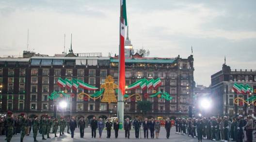 Presidente honra a víctimas de sismos y a mexicanos solidarios; en protección civil estamos preparados, asegura