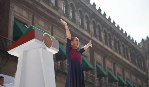 Ante 600 mil personas en el Zócalo, la Presidenta sostiene: México avanza con dignidad, justicia, unidad y con la fuerza invencible del pueblo