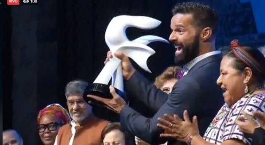  Premios por la Paz para Ricky Martin y Miguel Bosé quienes se pronunciaron por los derechos LGBT y la Salud del Mundo  En la 17 Cumbre de los Premios Nobel 